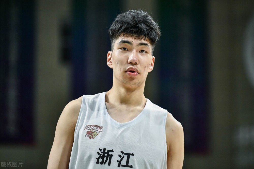 陈梓萱撇撇嘴，问她：曼琼姐，什么时候方便，叫他出来我们一起吃顿饭呗？我这个人，别的本事没有，鉴定渣男绝对有一手，他是好是渣，我一顿饭的工夫就能看出来。